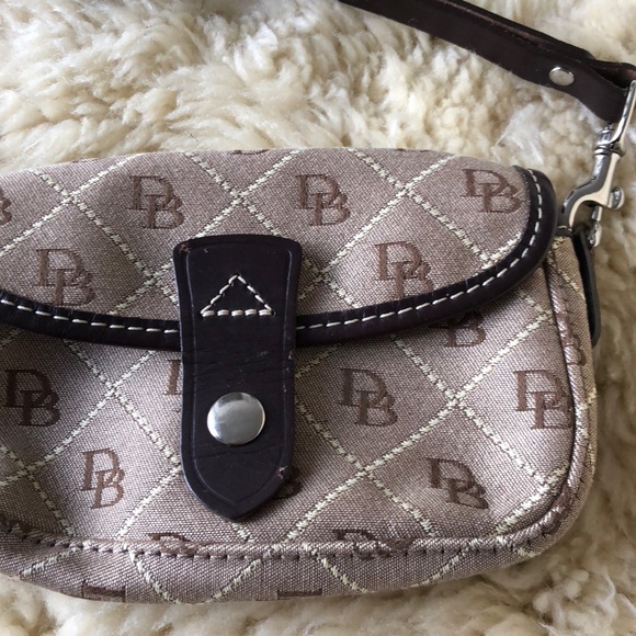 Dooney and Bourke wristlet - Picture 2 of 5